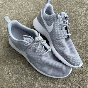 Nike Roshe size 9